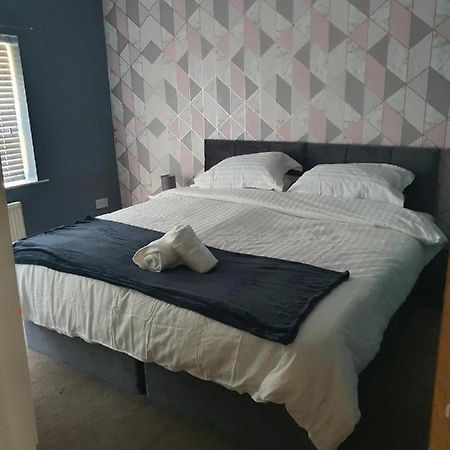 Double Bedroom 96Glc Greater Manchester มิดเดิลตัน ภายนอก รูปภาพ